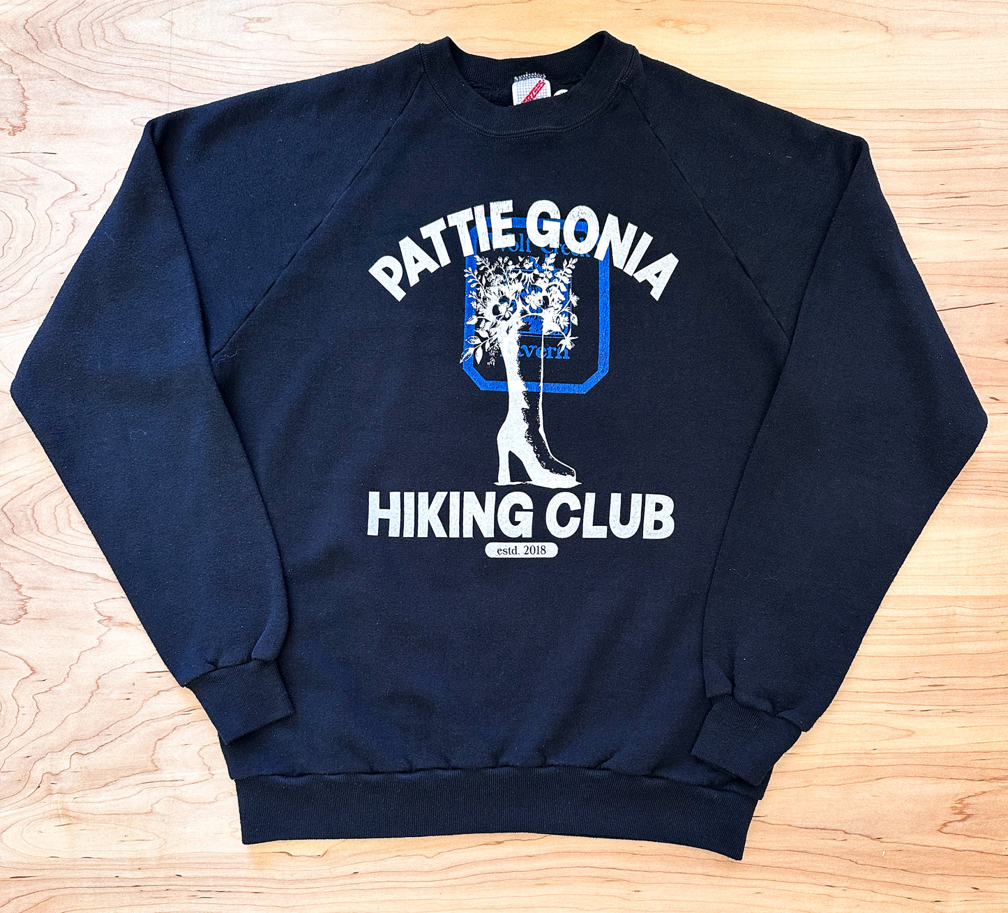 Pattie Gonia Hiking Club Crewneck - Cream Print