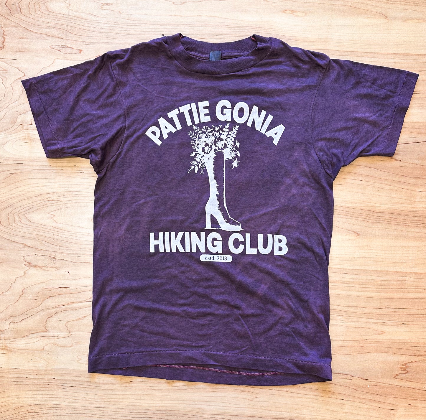 Pattie Gonia Hiking Club VINTAGE DEADSTOCK - Cream Print