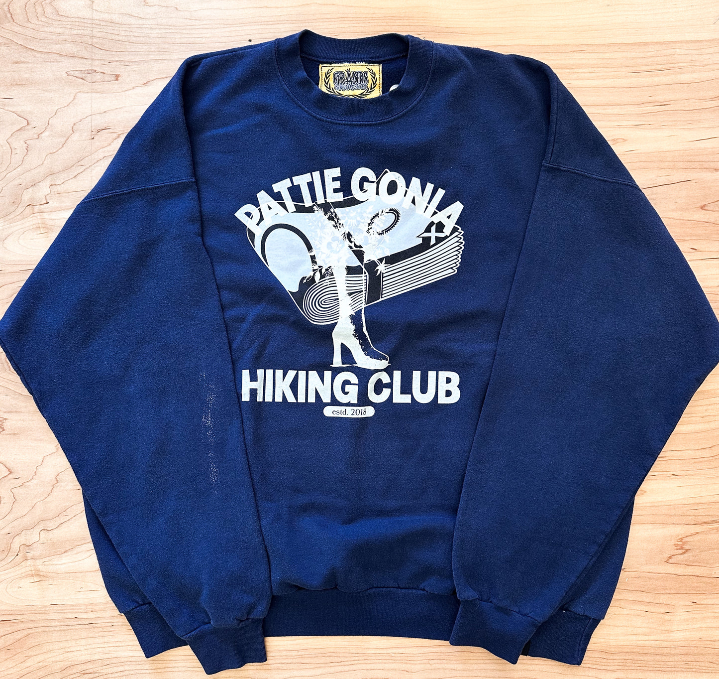 Pattie Gonia Hiking Club Crewneck - Cream Print