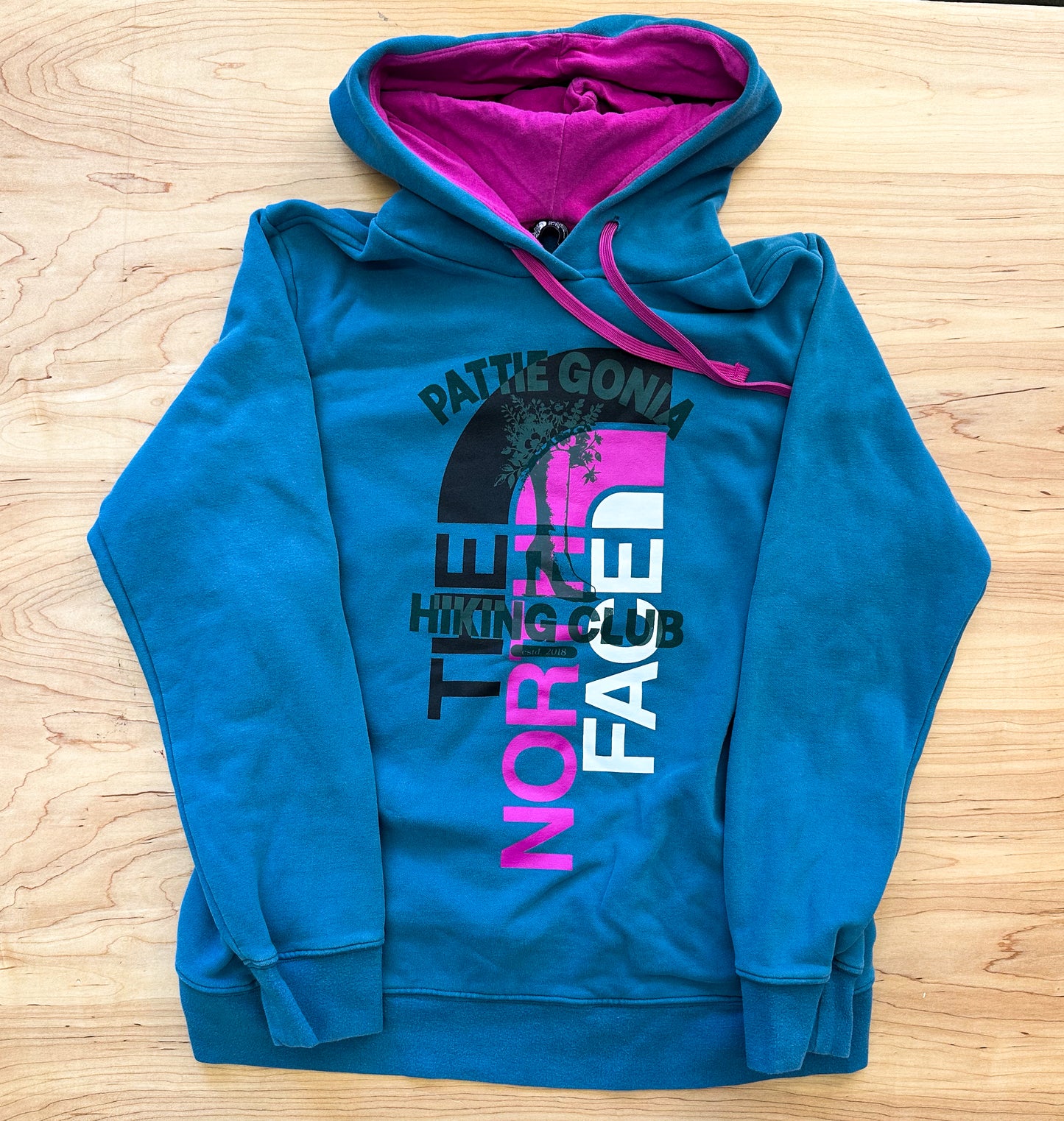 Pattie Gonia Hiking Club Hoodie - Green Print